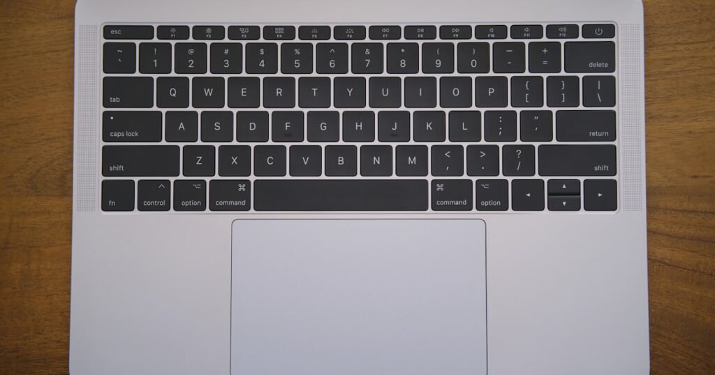 Diagnóstico de teclado de MacBook en taller técnico especializado Apple