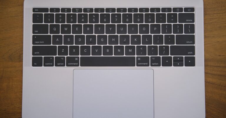 Diagnóstico de teclado de MacBook en taller técnico especializado Apple