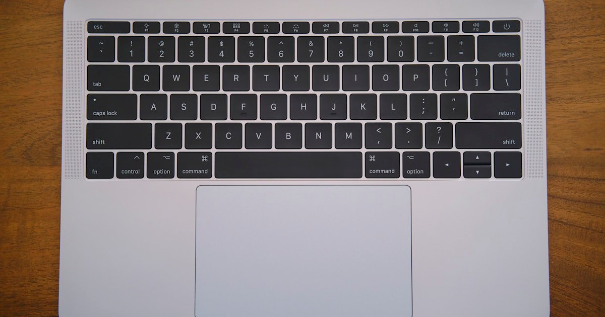 Diagnóstico de teclado de MacBook en taller técnico especializado Apple
