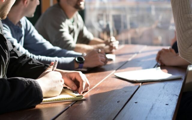 Cómo automatizar la organización de turnos y tareas de un equipo pequeño
